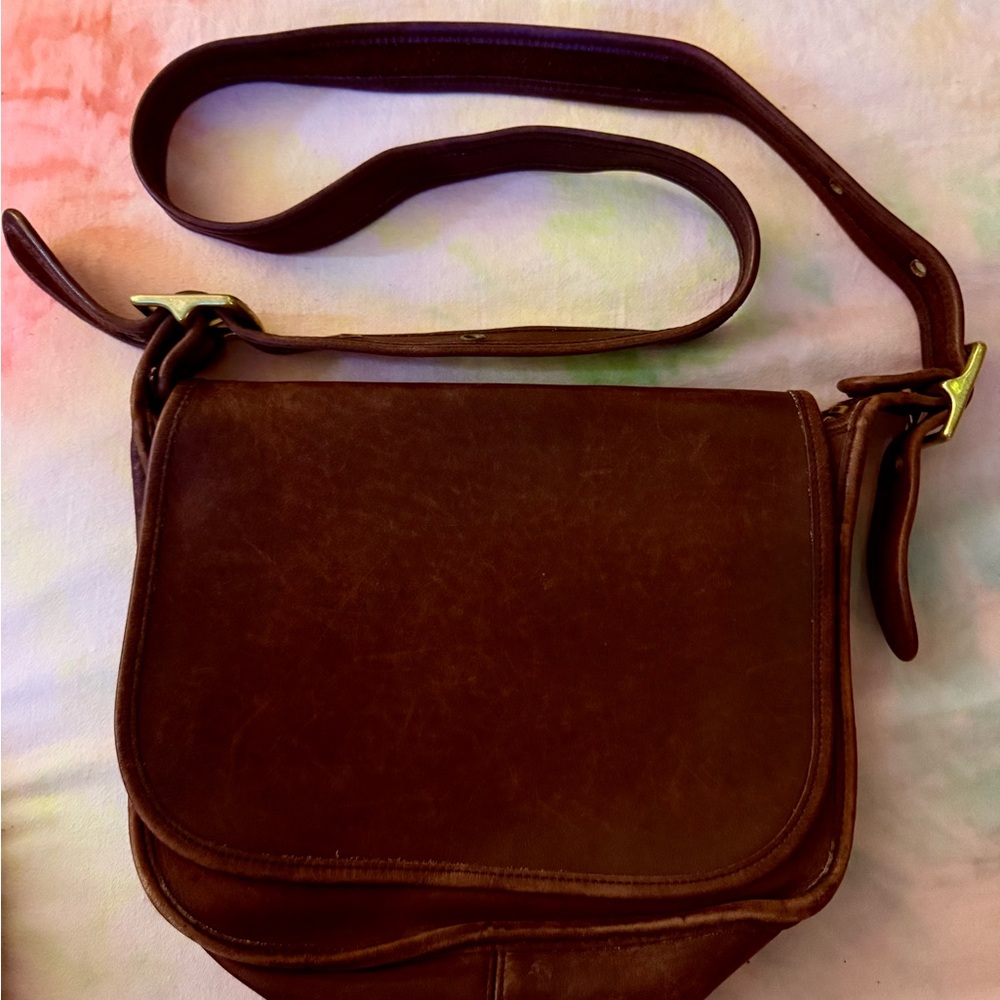 Vintage Coach: Classic Brown Leather Women’s Crossbody Purse